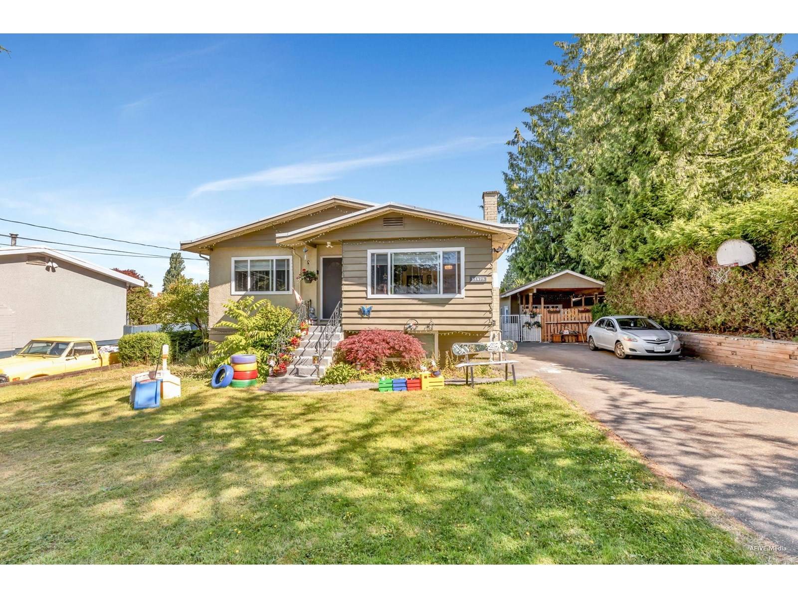 11475 92A AVENUE, Delta, BC V4C3M6
