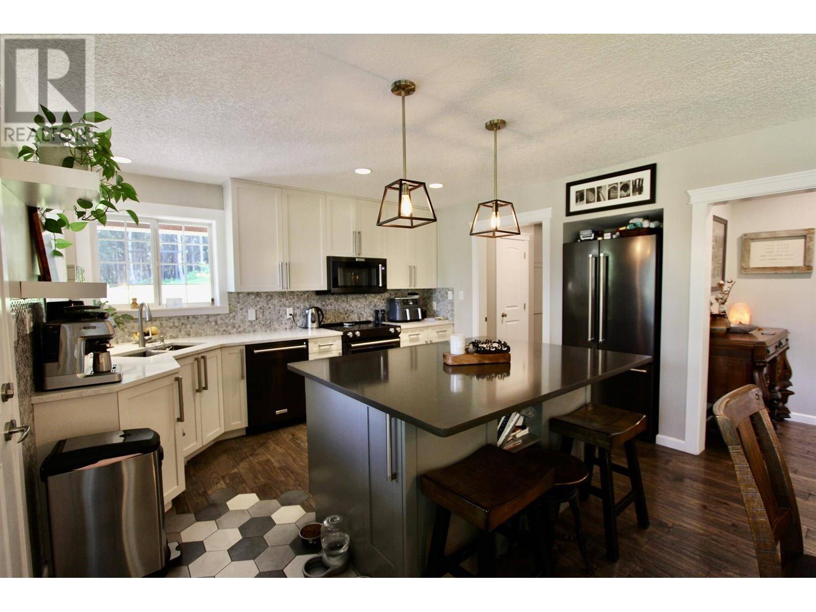 Prince George, BC V2M7C5,4885 CREST ROAD