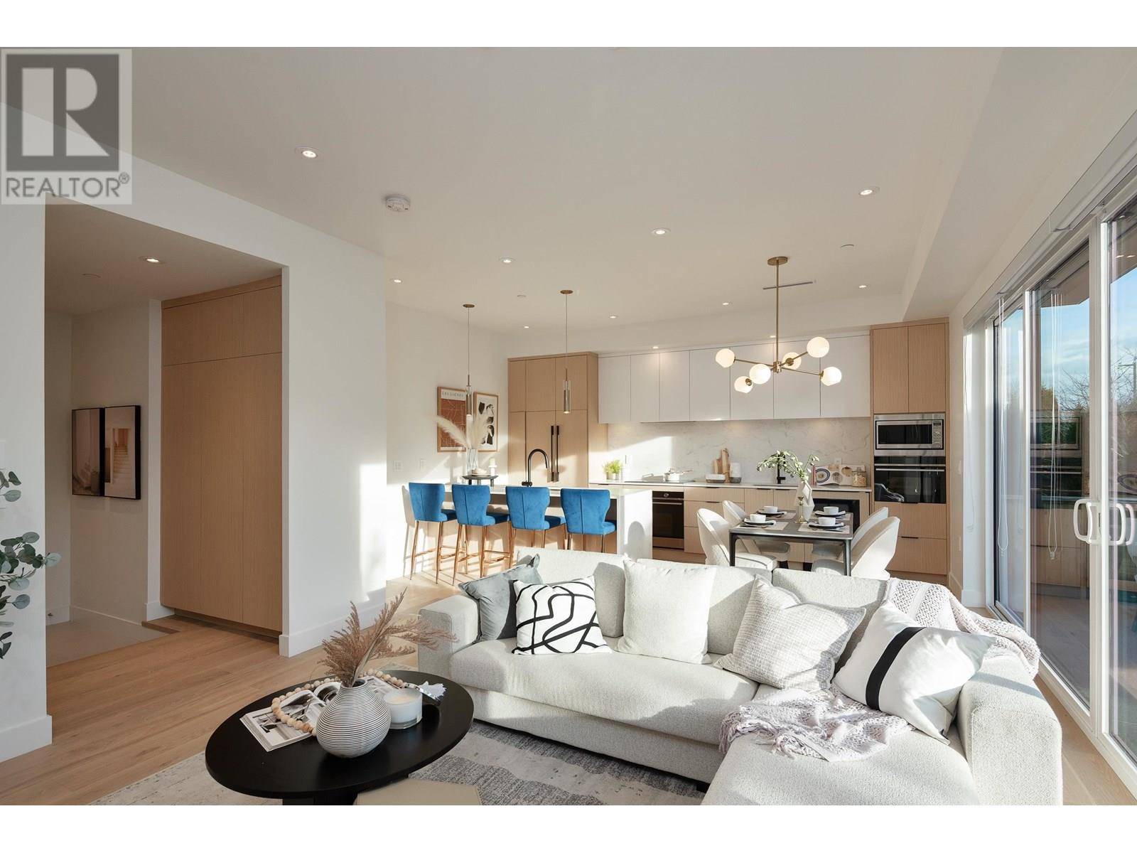 Vancouver, BC V5W1E2,32 E 37TH AVENUE