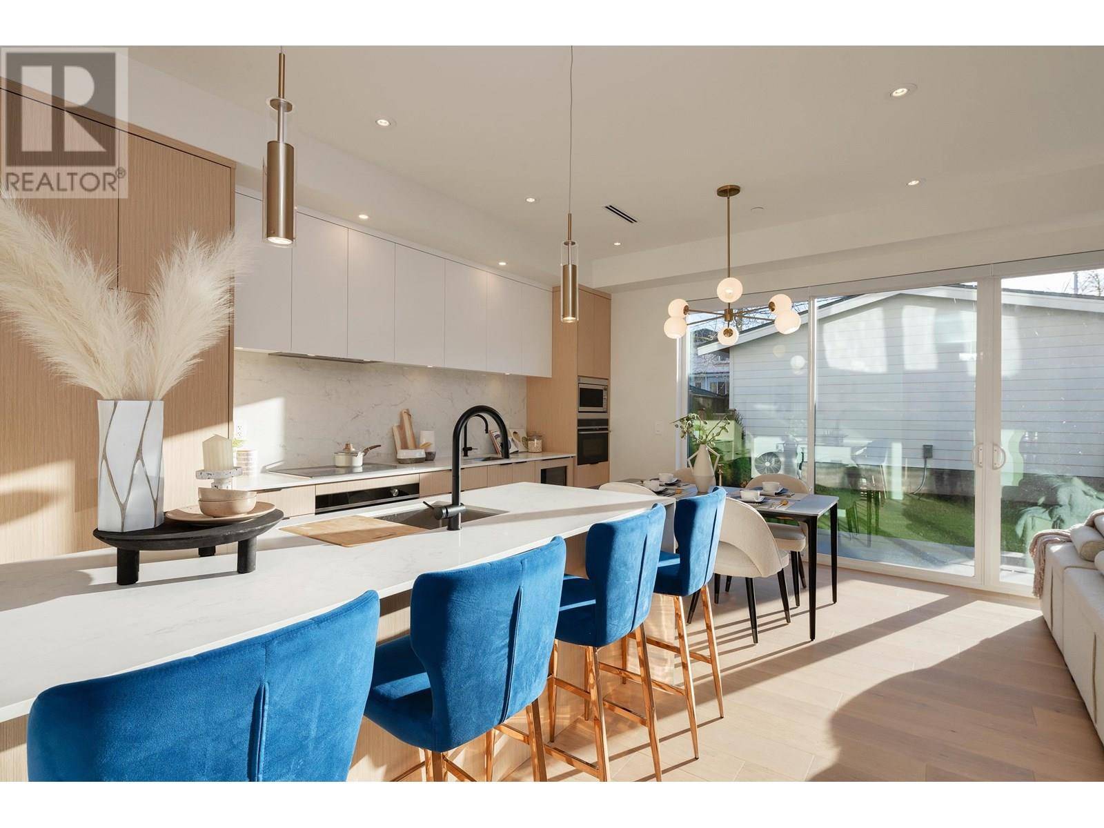 Vancouver, BC V5W1E2,32 E 37TH AVENUE