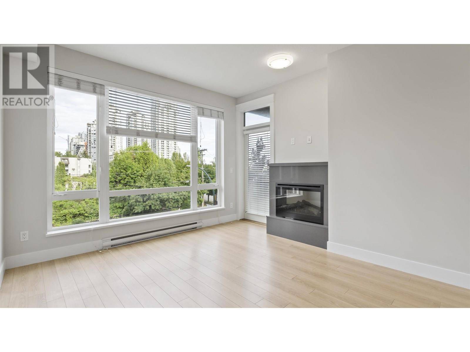 Coquitlam, BC V3B0H7,1188 JOHNSON ST #303