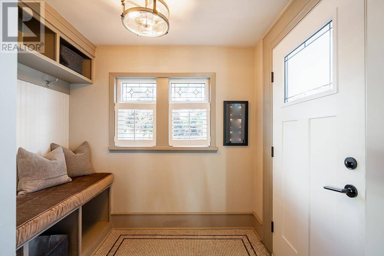 Burnaby, BC V5C4R9,853 GILMORE AVENUE
