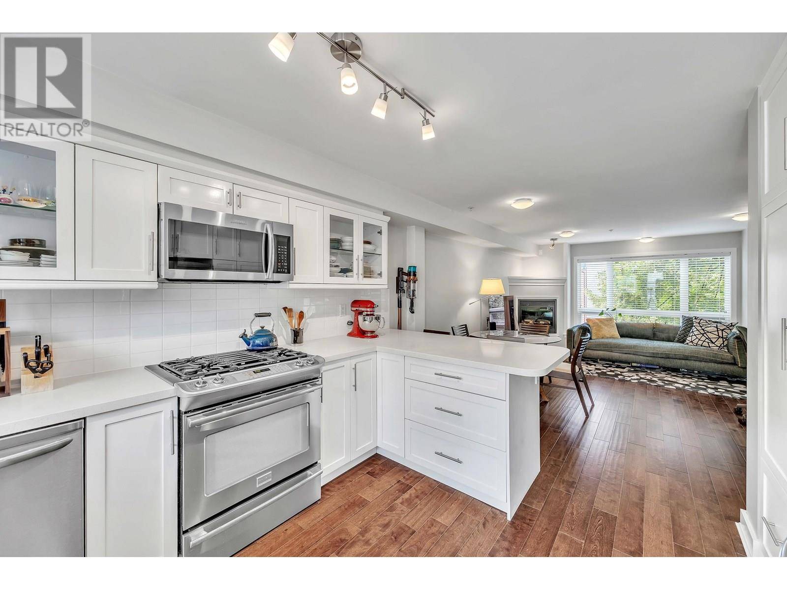 3736 COMMERCIAL ST #201, Vancouver, BC V5N4G2