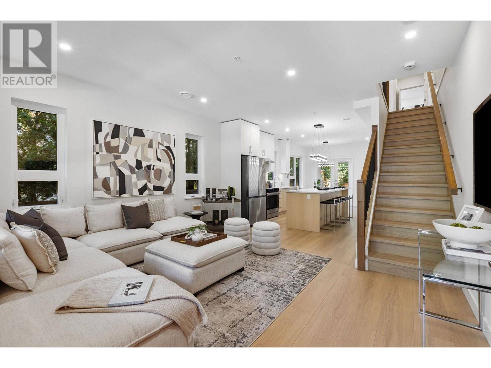 846 ST. DENIS AVENUE, North Vancouver, BC V7J2G4