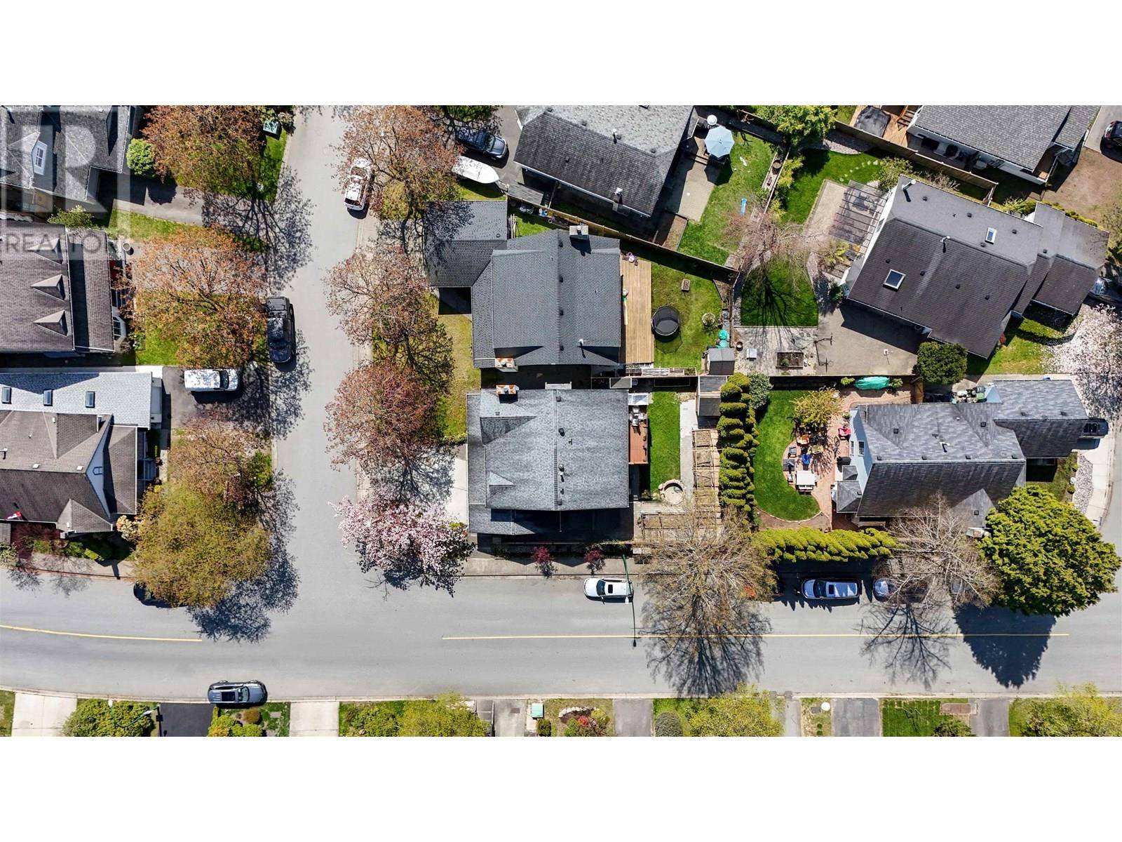 North Vancouver, BC V7H2S4,883 NAIRN COURT