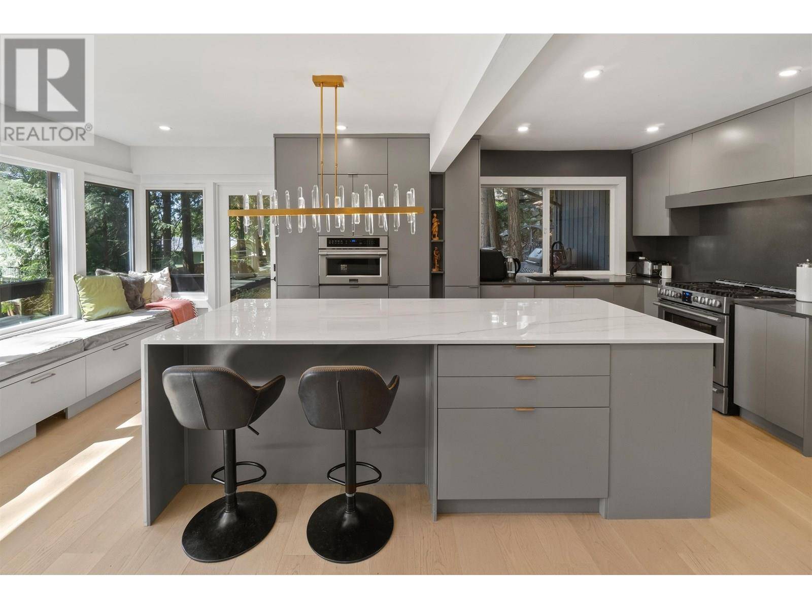 615 E KINGS ROAD, North Vancouver, BC V7N1J4