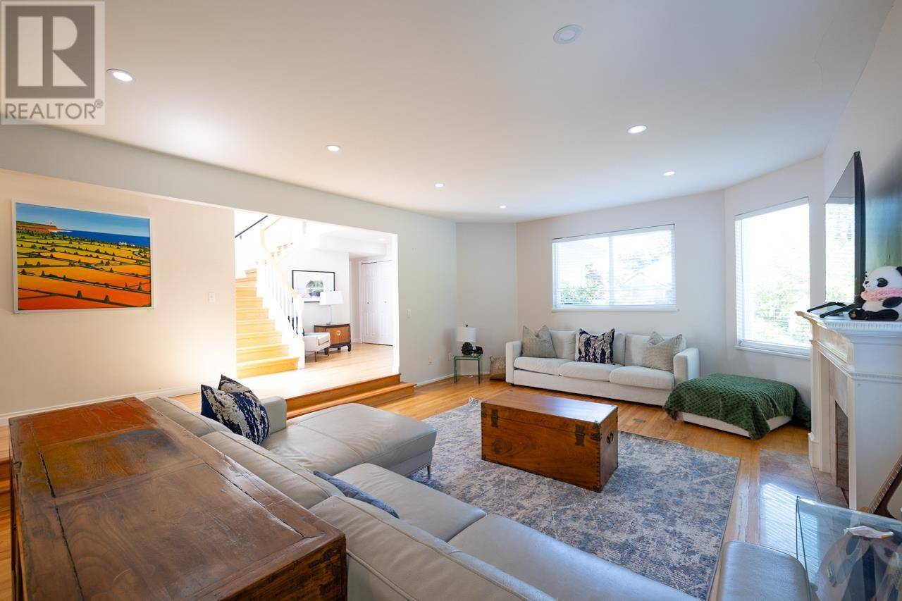 Vancouver, BC V7W3B7,6755 DUFFERIN AVENUE