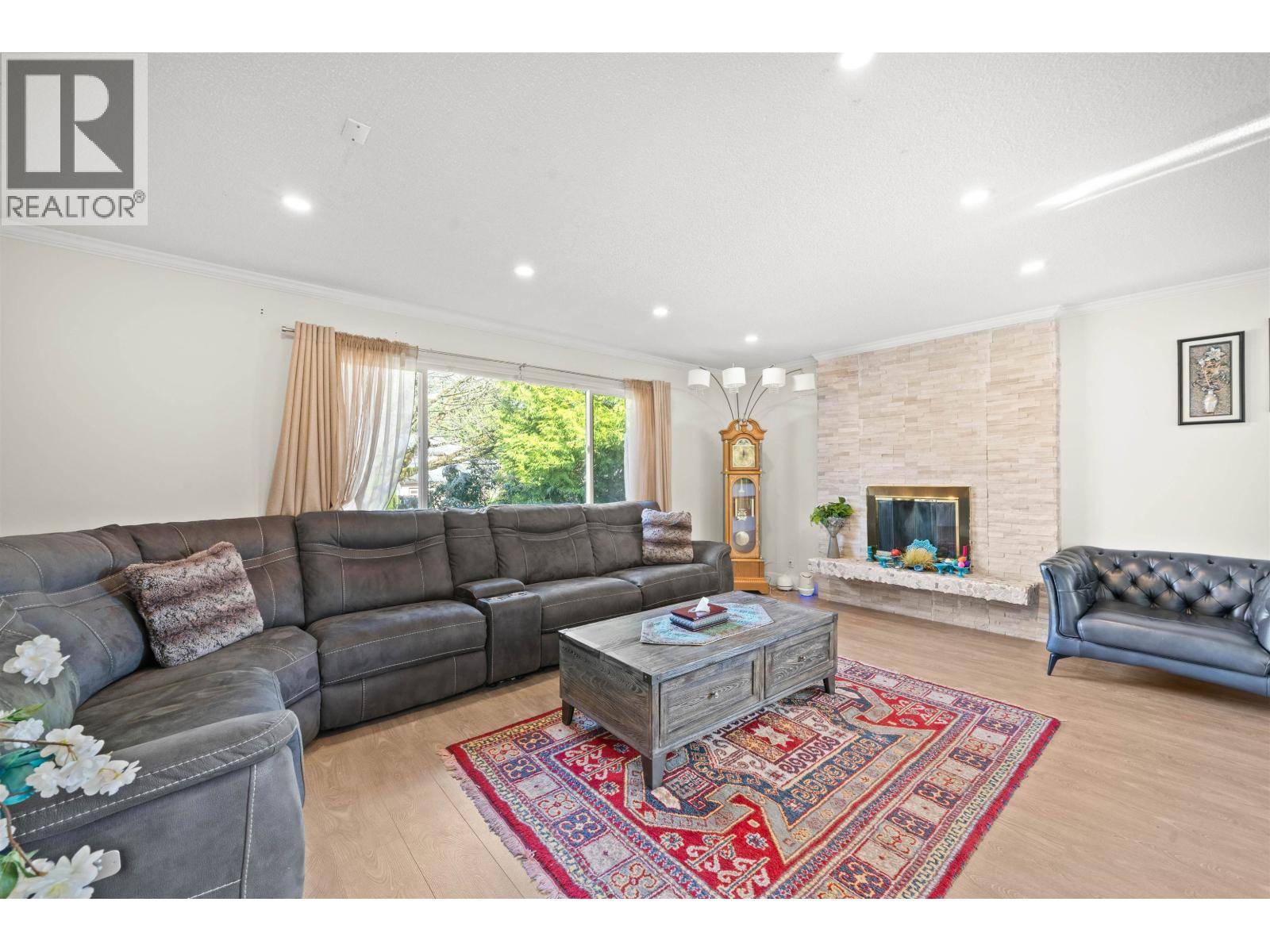 North Vancouver, BC V7J3M1,2333 KIRKSTONE ROAD