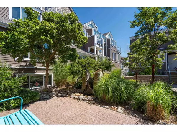 White Rock, BC V4B1C1,1107 ELM STREET