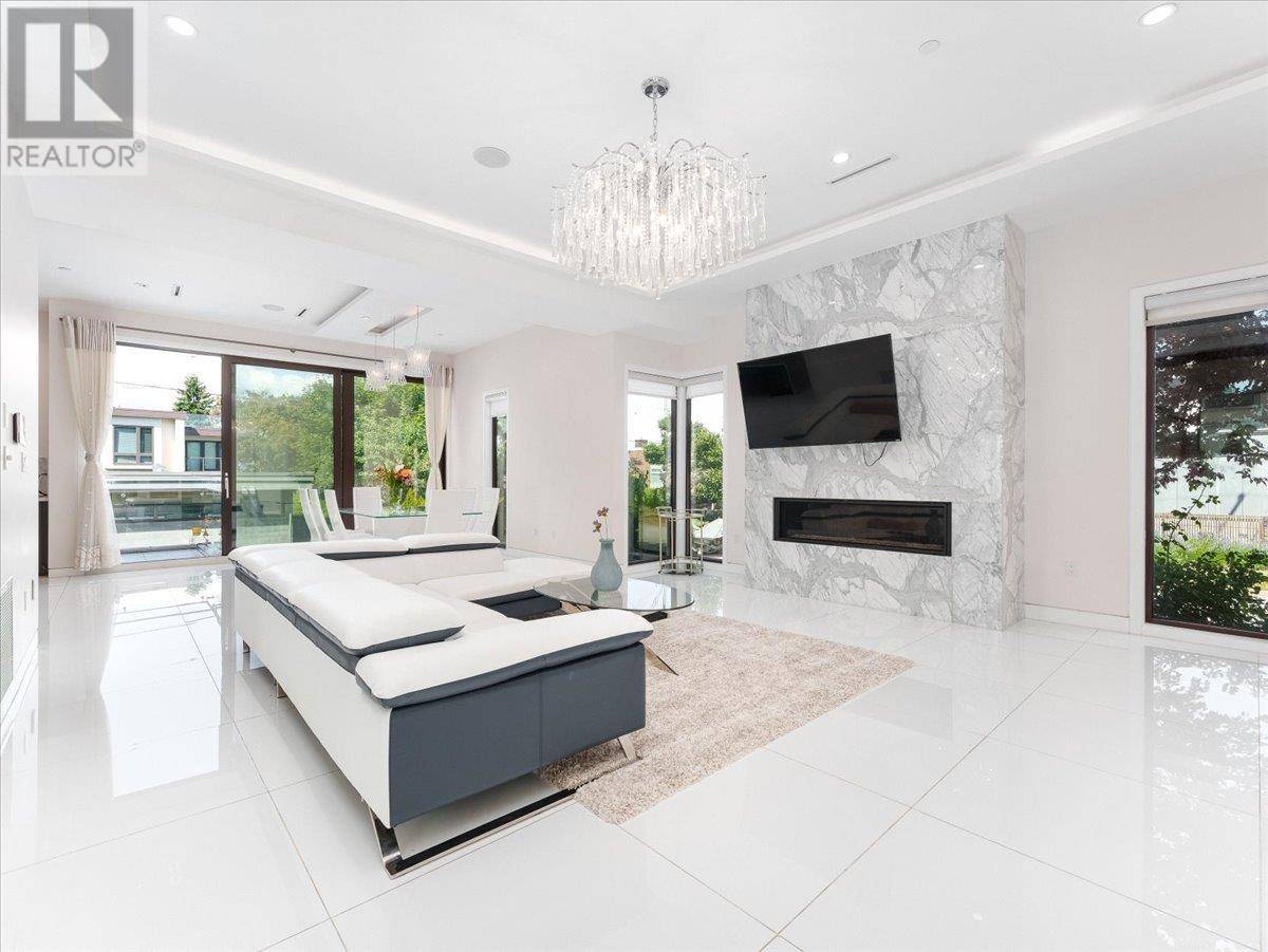 Vancouver, BC V6L1W6,3011 W 27TH AVENUE