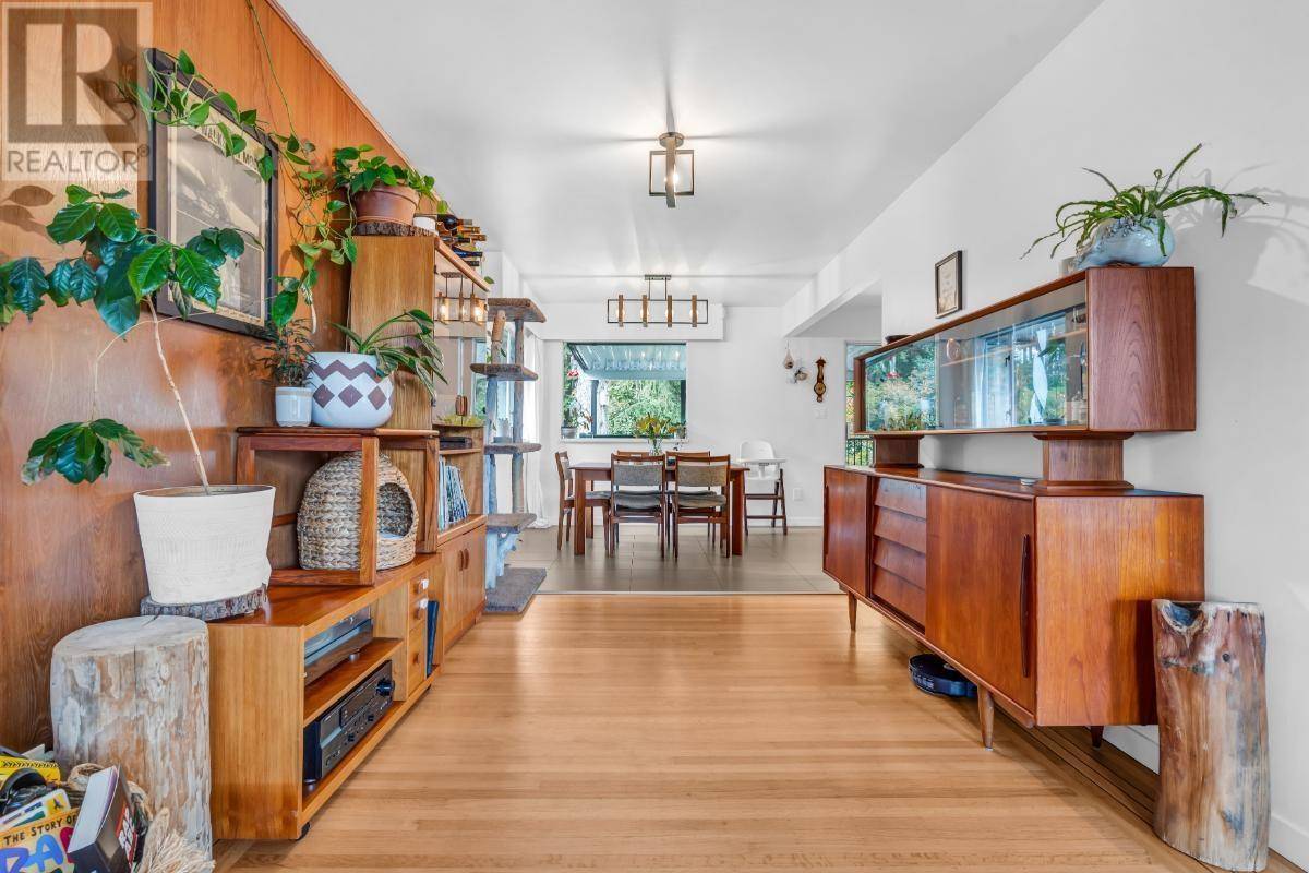 North Vancouver, BC V7L2X1,852 E 17TH STREET