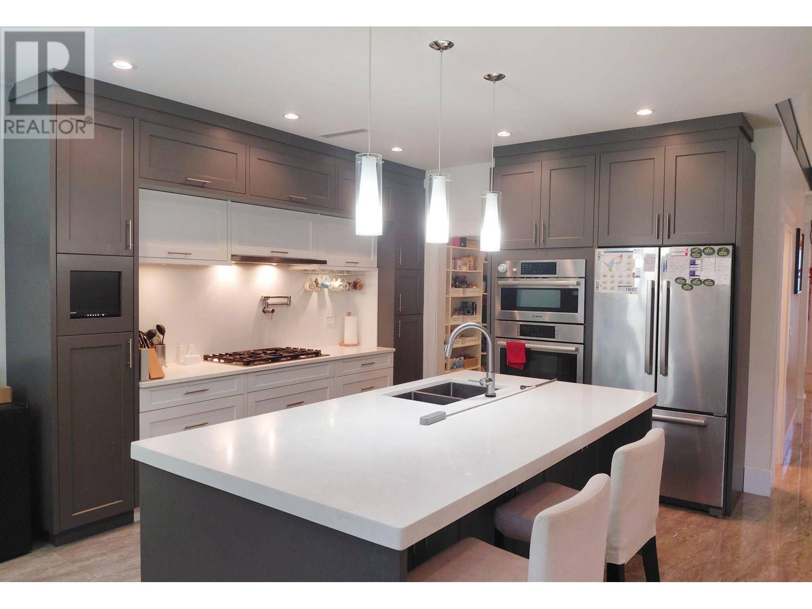 Delta, BC V4K2R8,4636 48B STREET