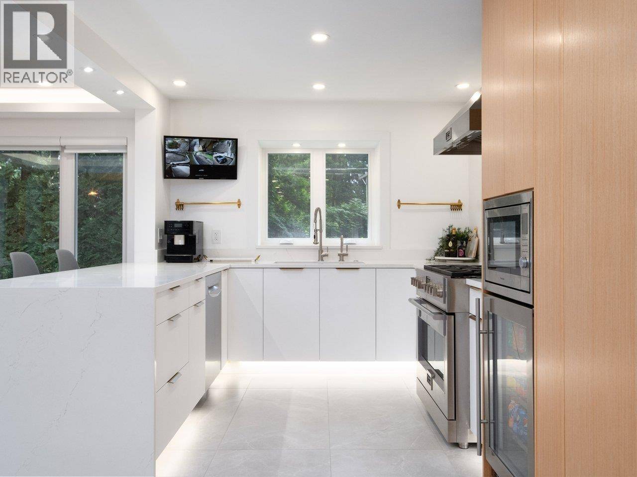 North Vancouver, BC V7R4J6,4283 CAPILANO ROAD
