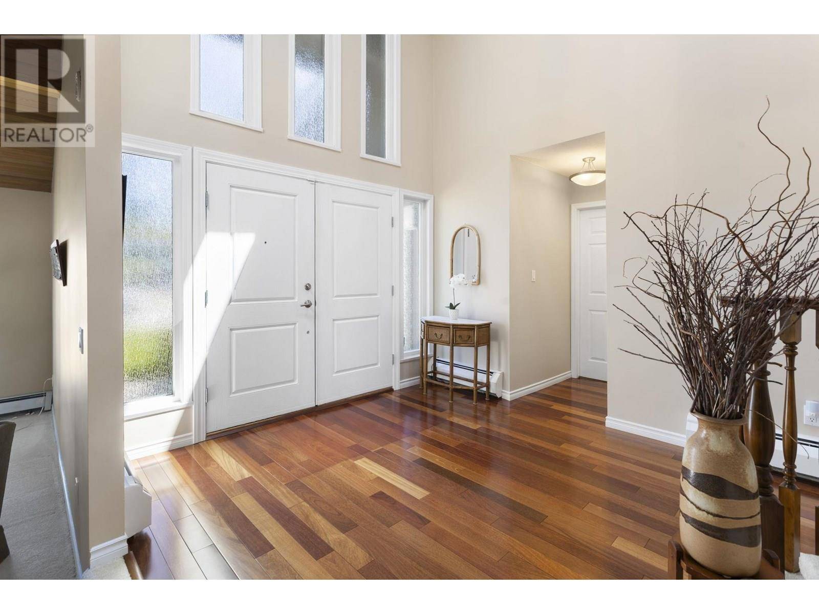 Burnaby, BC V5B2M5,6330 LOCHDALE STREET