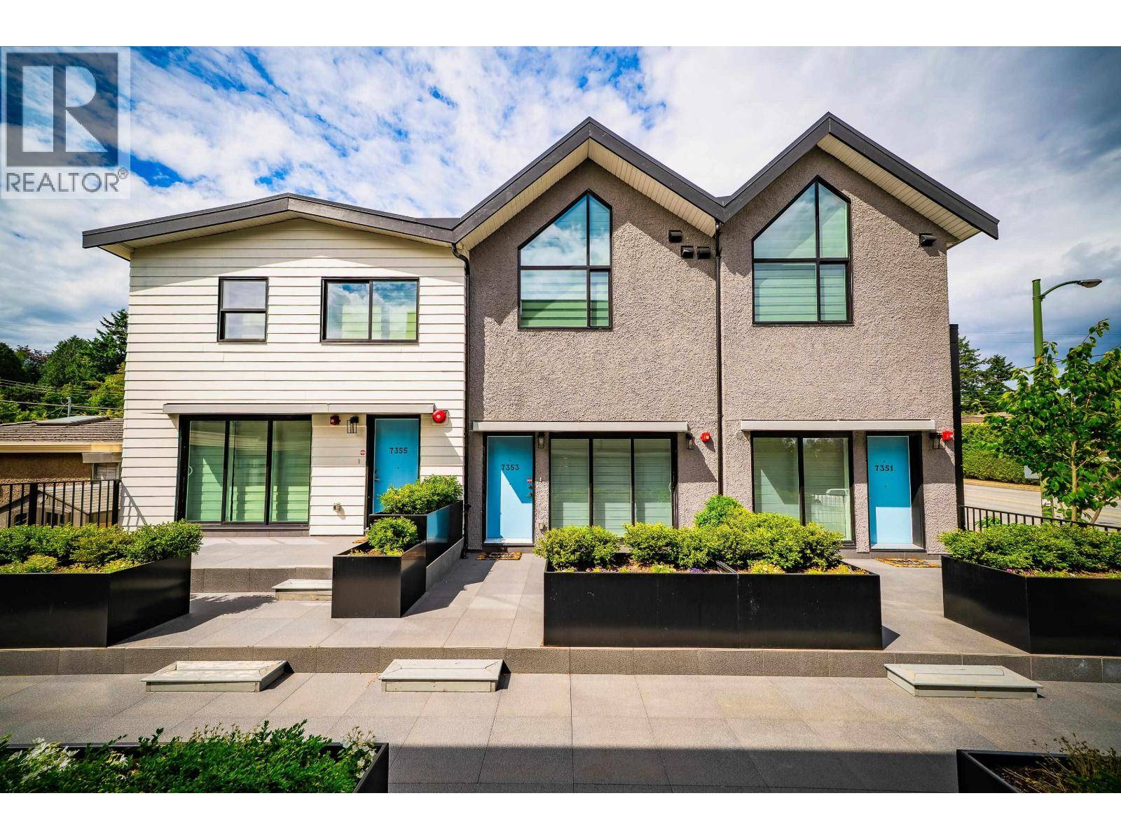Vancouver, BC V6P0B3,7353 OAK STREET