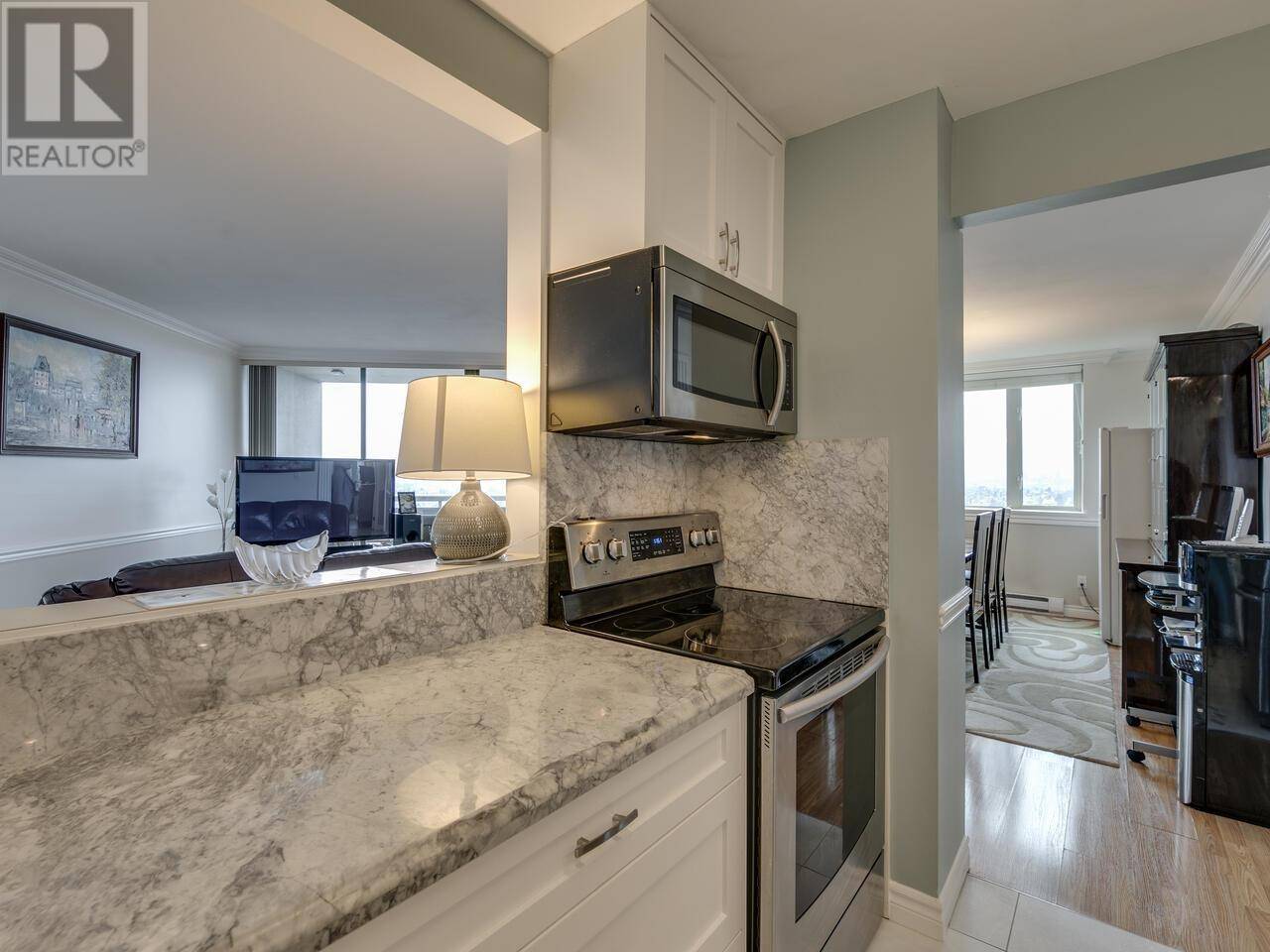 Burnaby, BC V5C6C7,3920 HASTINGS ST #902
