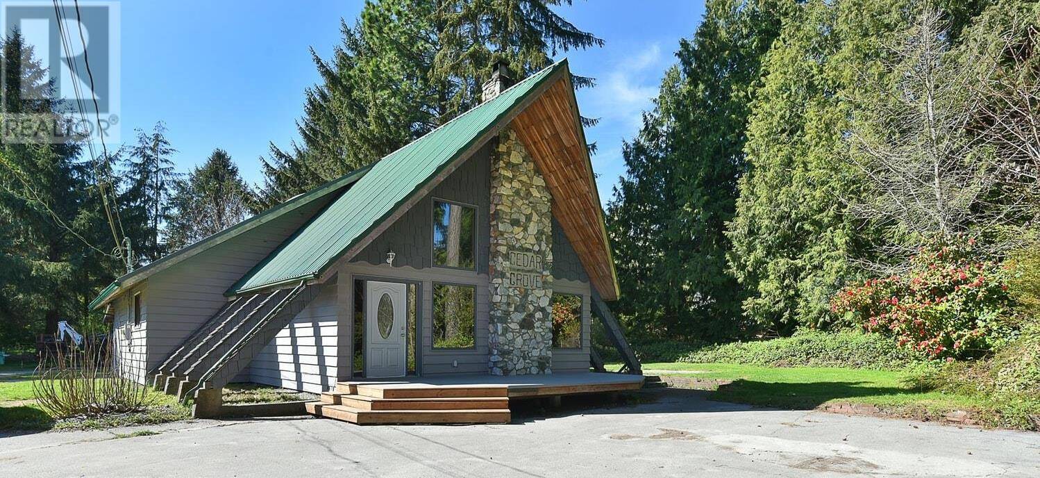 5651 WAKEFIELD ROAD, Sechelt, BC V7Z0N4