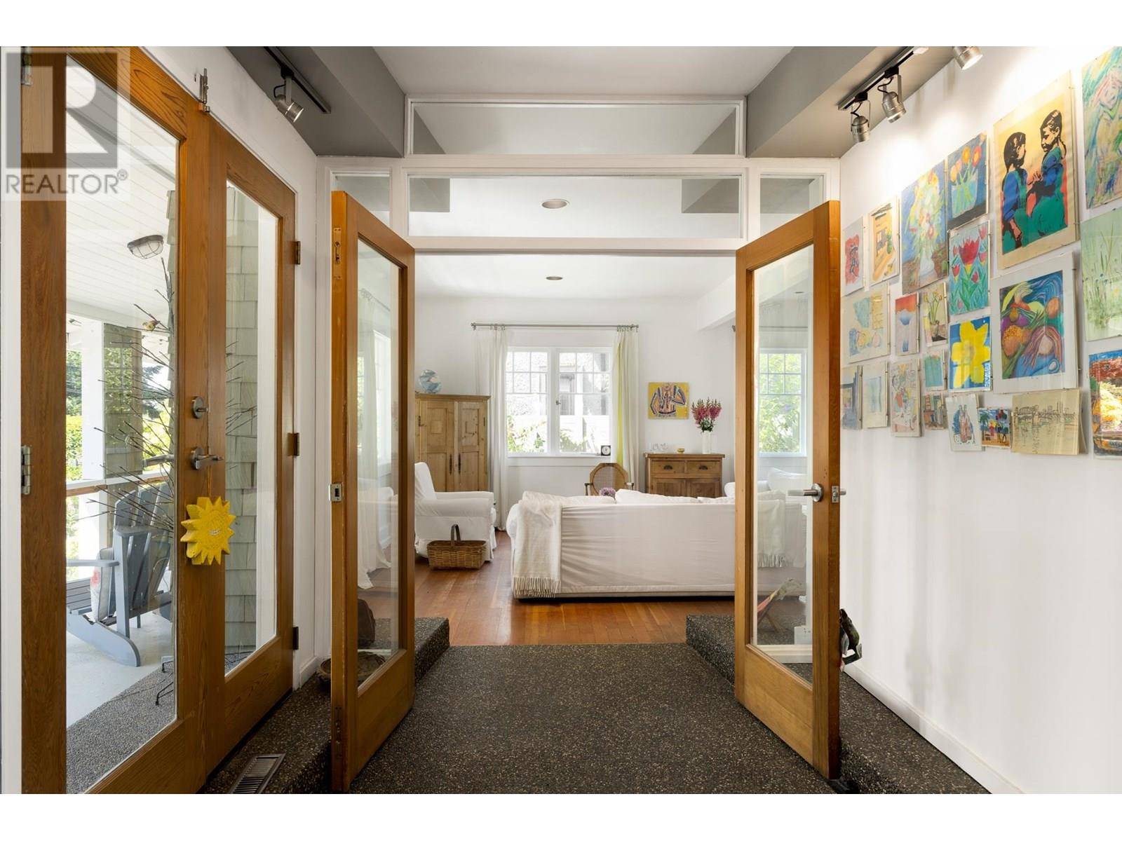 West Vancouver, BC V7V2H9,2433 MATHERS AVENUE