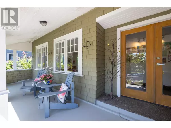 2433 MATHERS AVENUE, West Vancouver, BC V7V2H9