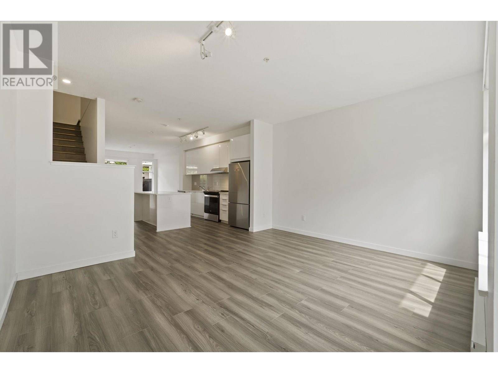 Maple Ridge, BC V2X9H8,11280 PAZARENA PL #1034