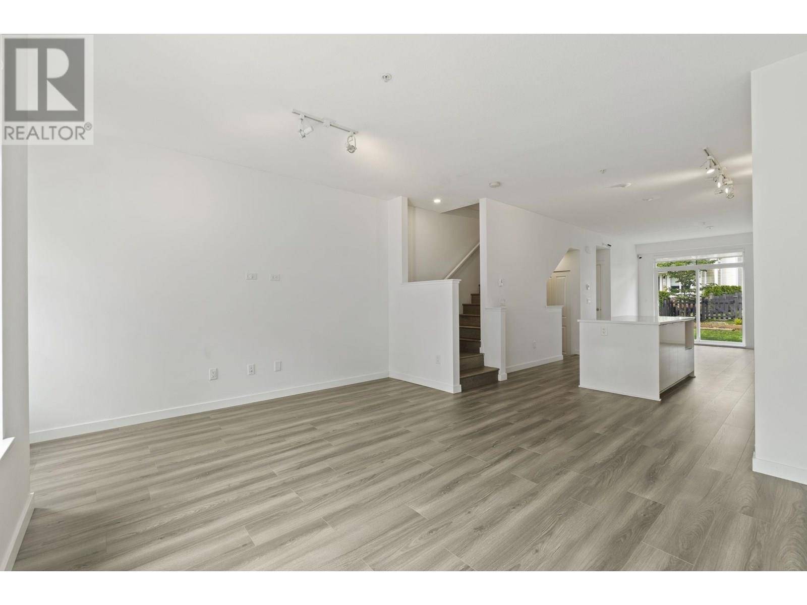Maple Ridge, BC V2X9H8,11280 PAZARENA PL #1034