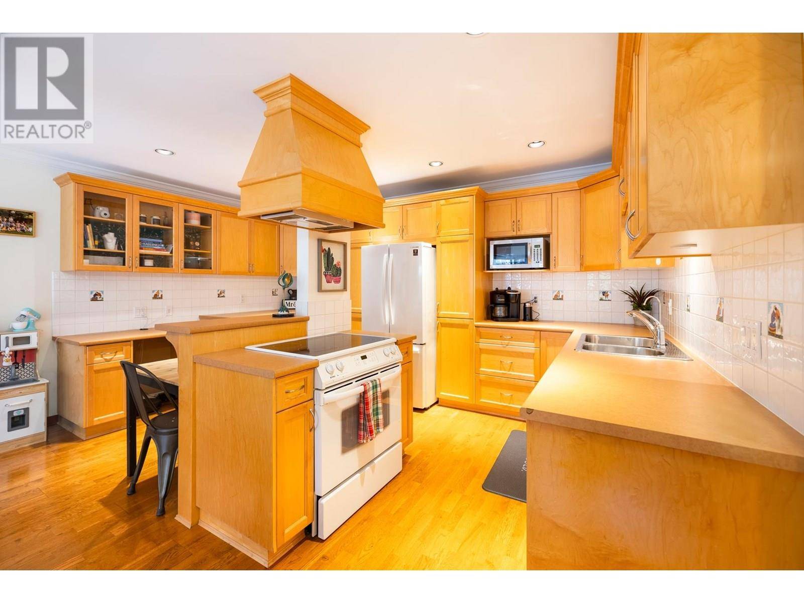 1235 West 15TH AVE #301, Vancouver, BC V6H1S1