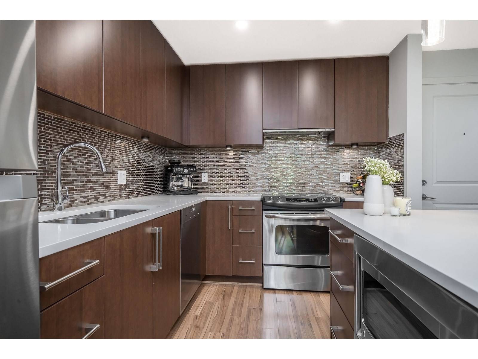 Surrey, BC V3Z2N6,15850 26 #255