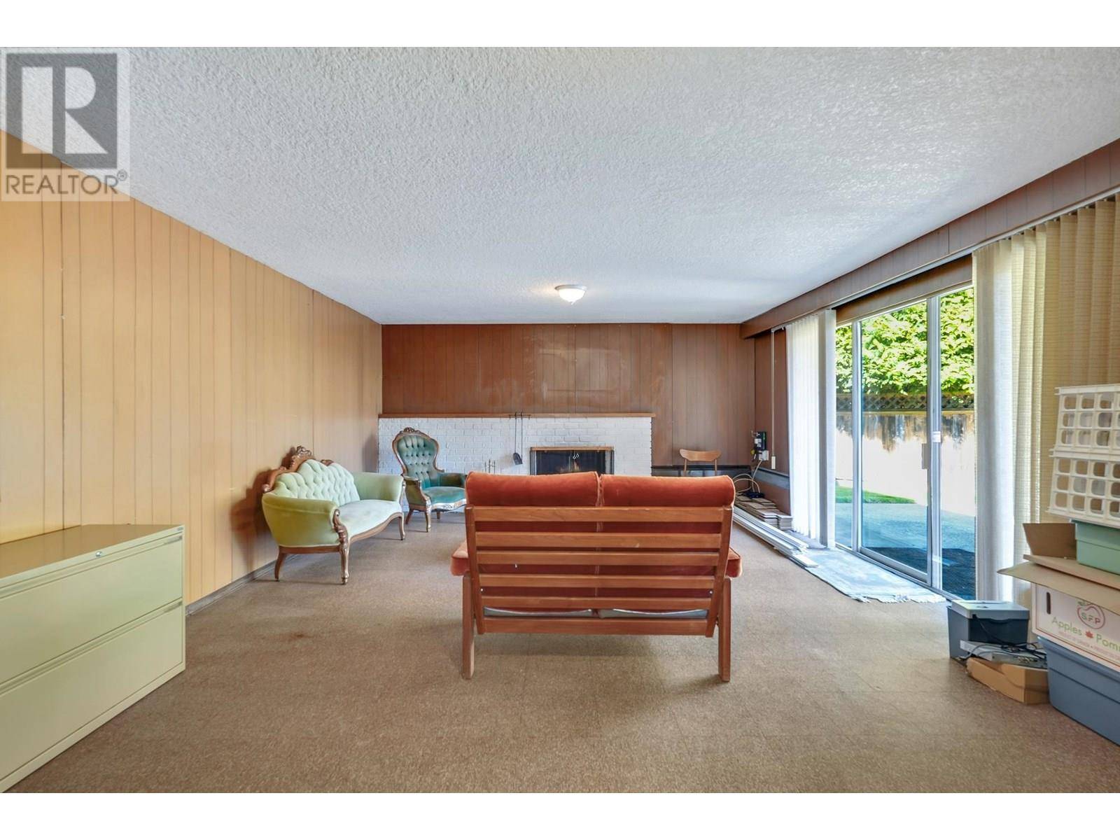 Delta, BC V4M1H2,5551 4 AVENUE