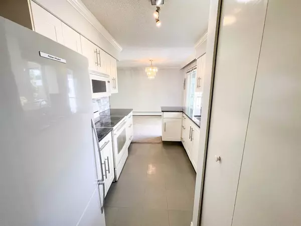 White Rock, BC V4B3W6,1351 MARTIN #206