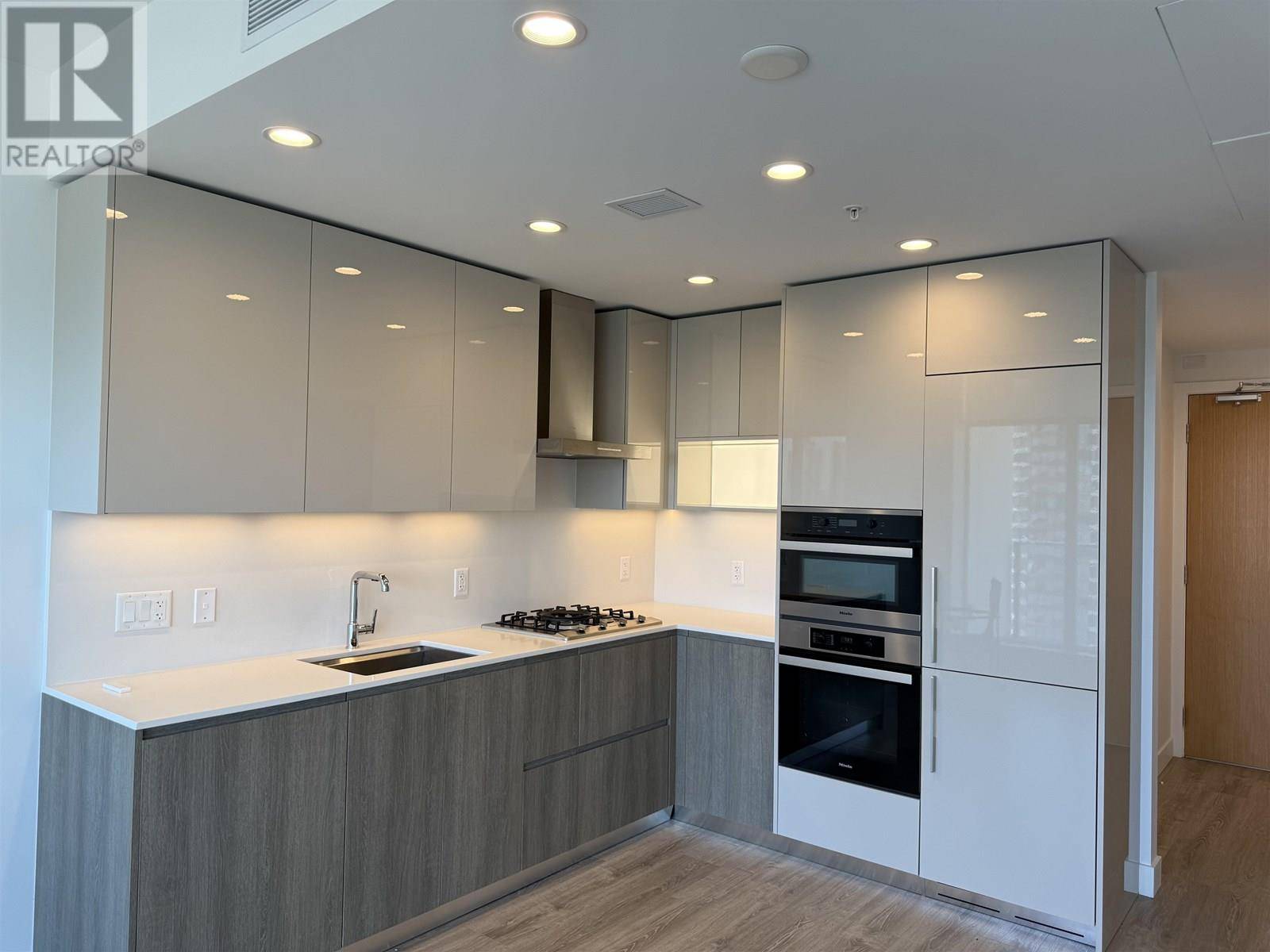 Burnaby, BC V5H0K5,6511 SUSSEX AVE #1903