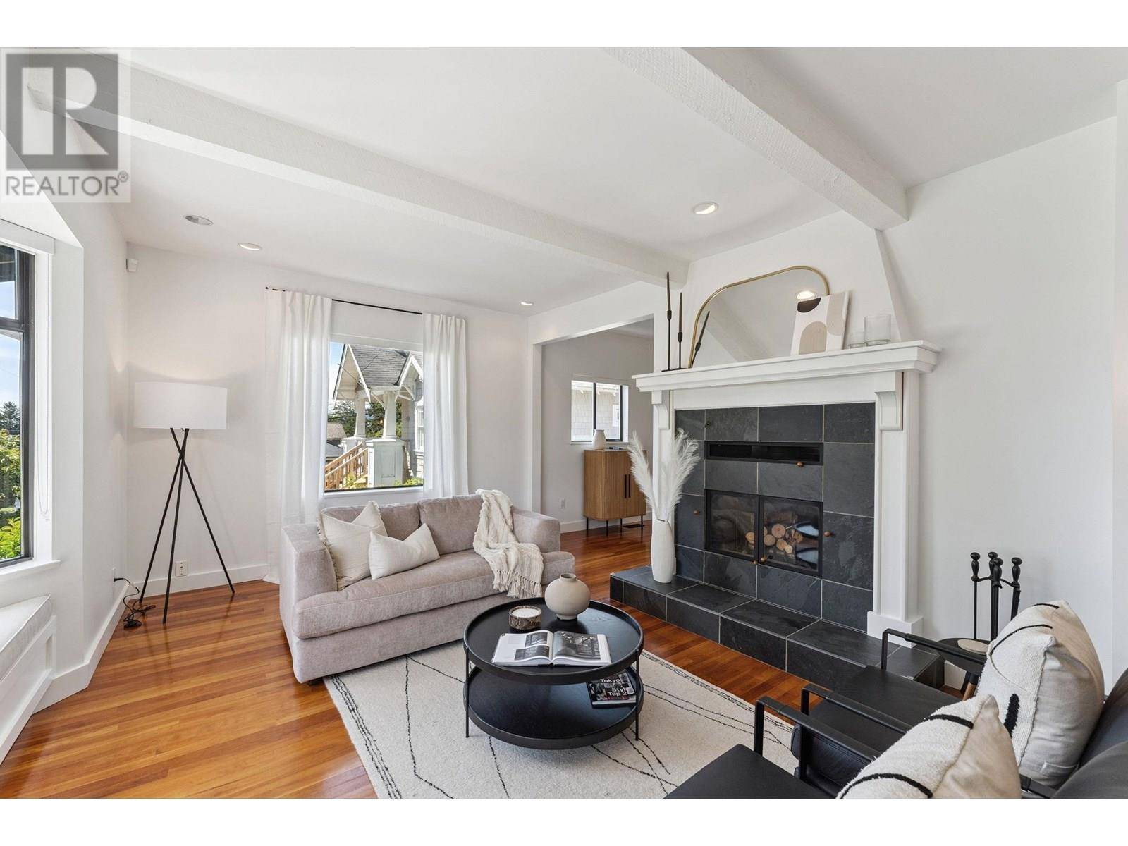 North Vancouver, BC V7N2L8,186 W KINGS ROAD