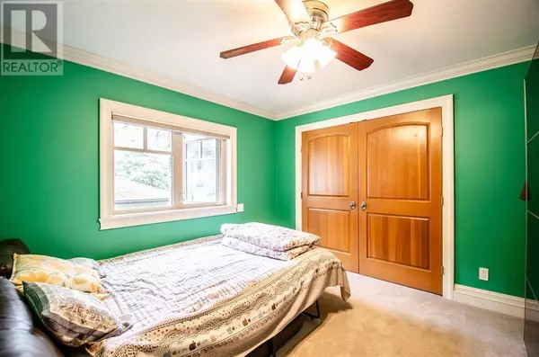 Delta, BC V4M1B4,5085 1 AVENUE