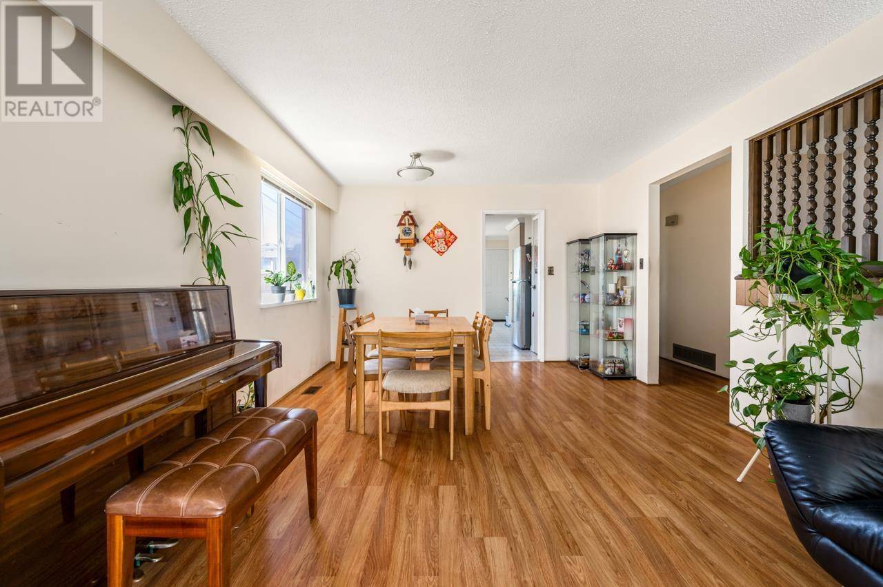 Vancouver, BC V5S3P8,6205 KIRKLAND STREET