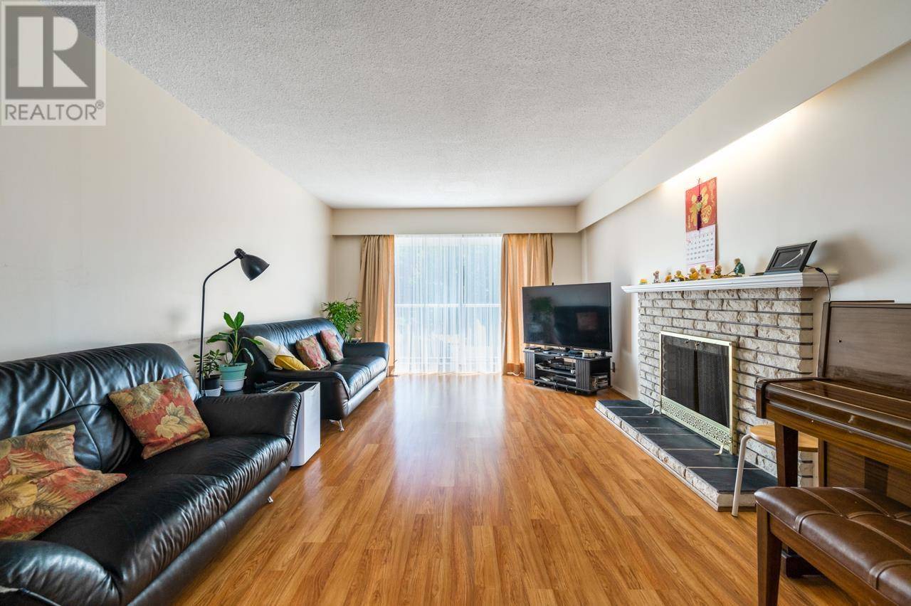 Vancouver, BC V5S3P8,6205 KIRKLAND STREET