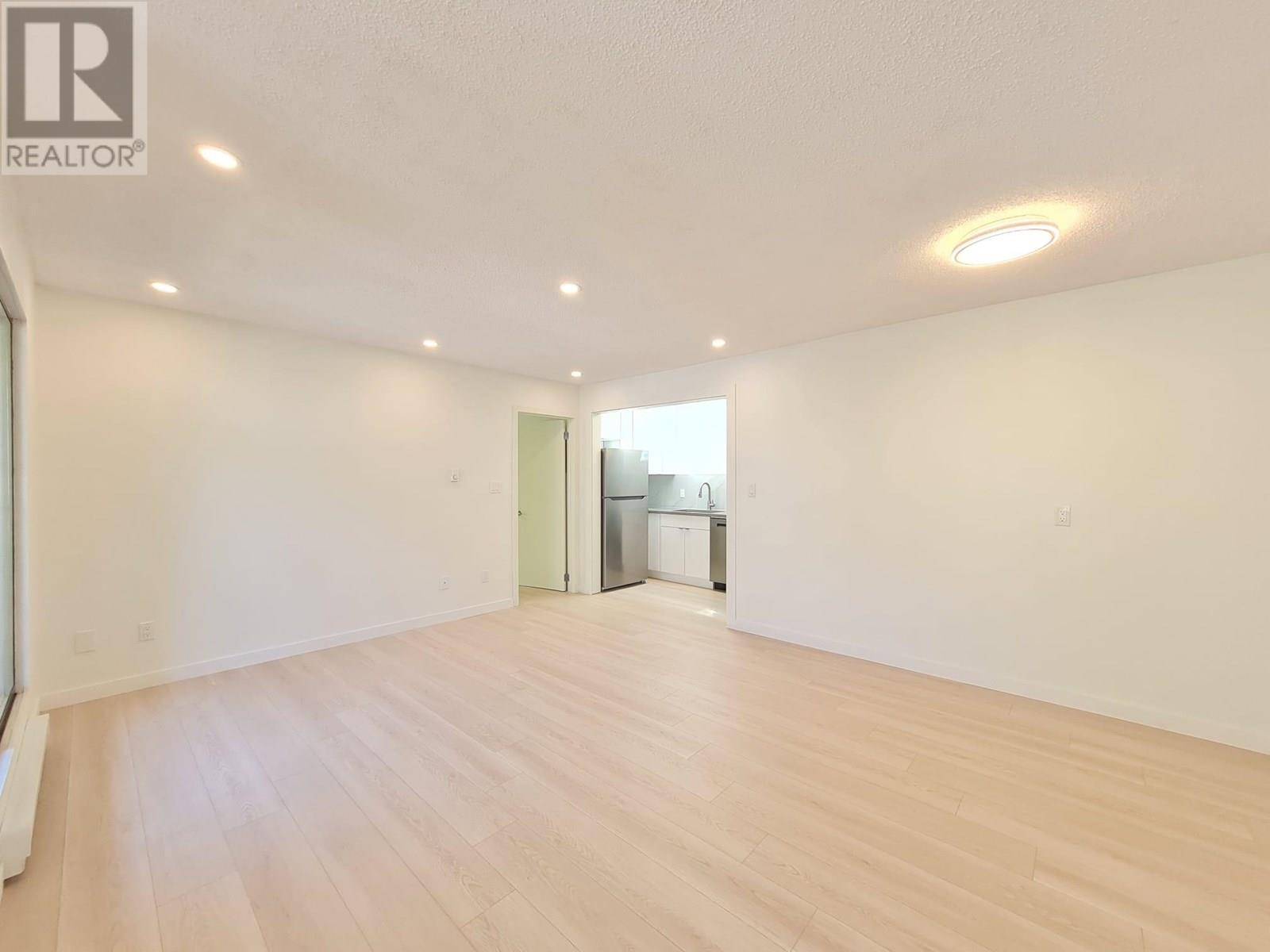 Vancouver, BC V6P4E6,8645 OSLER ST #301