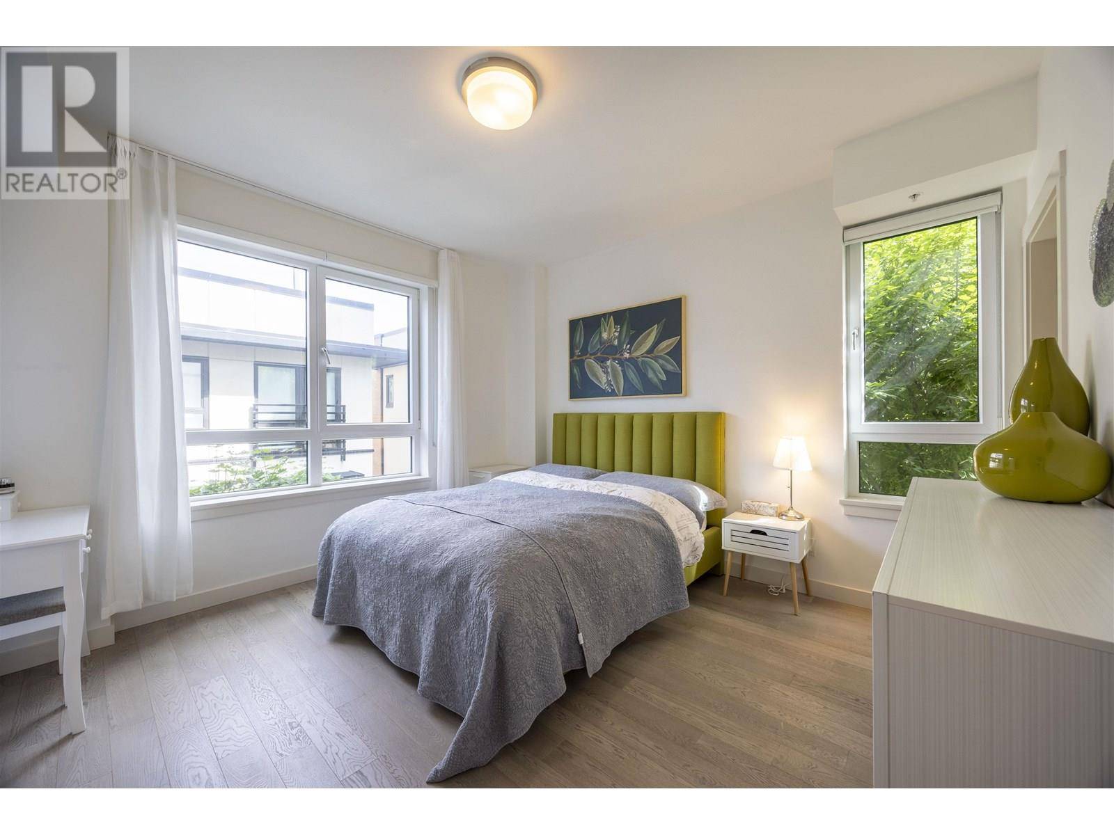 Vancouver, BC V5Y0M2,4408 CAMBIE ST #208