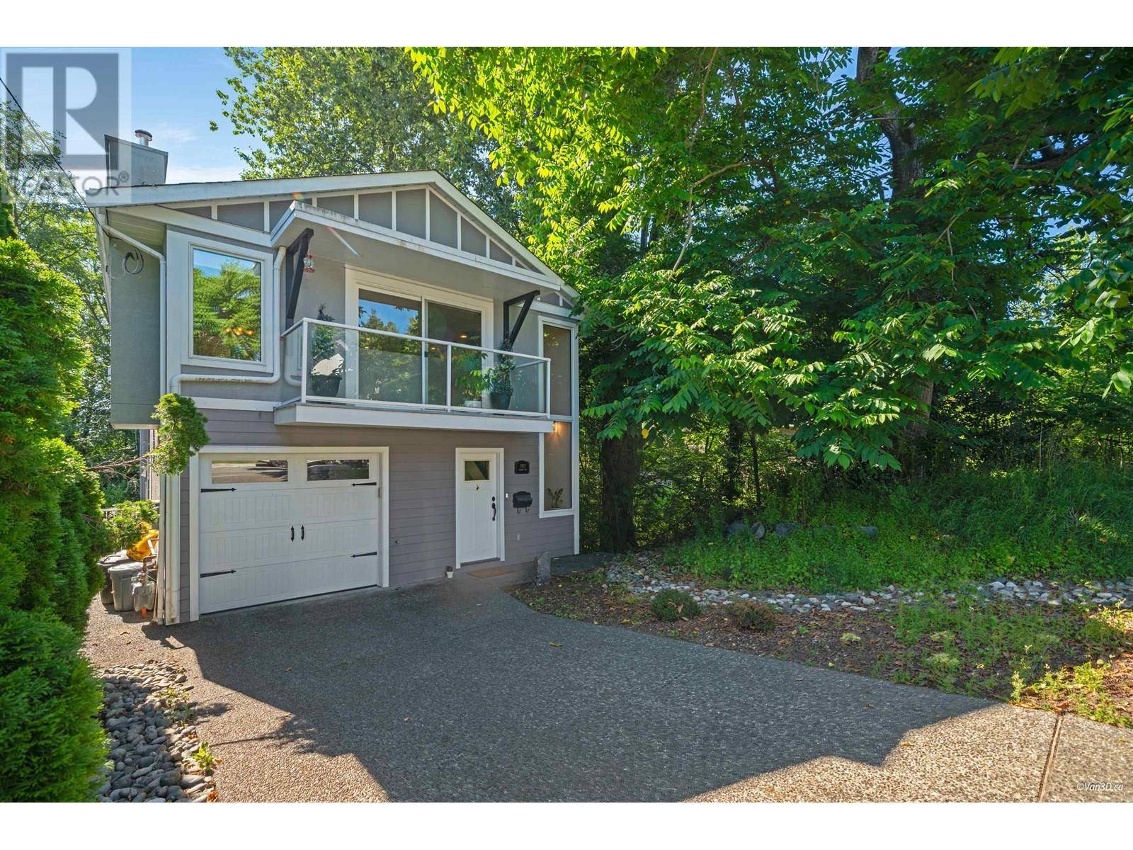 1911 MAHON AVENUE, North Vancouver, BC V7M2T4