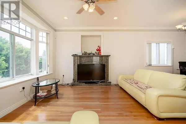 Vancouver, BC V5P1R9,2283 E 48TH AVENUE