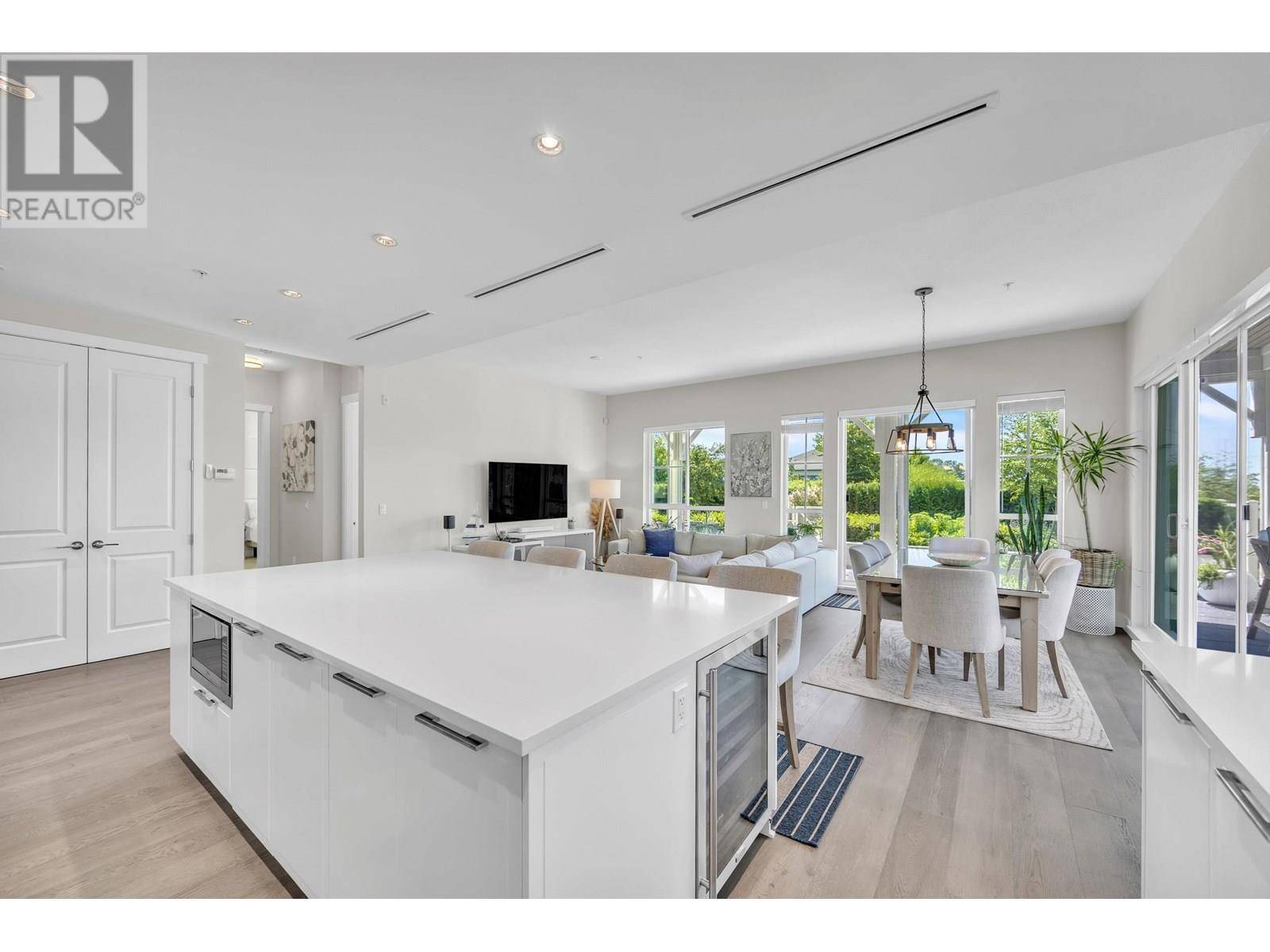 Delta, BC V4K0E3,5535 ADMIRAL WAY #107