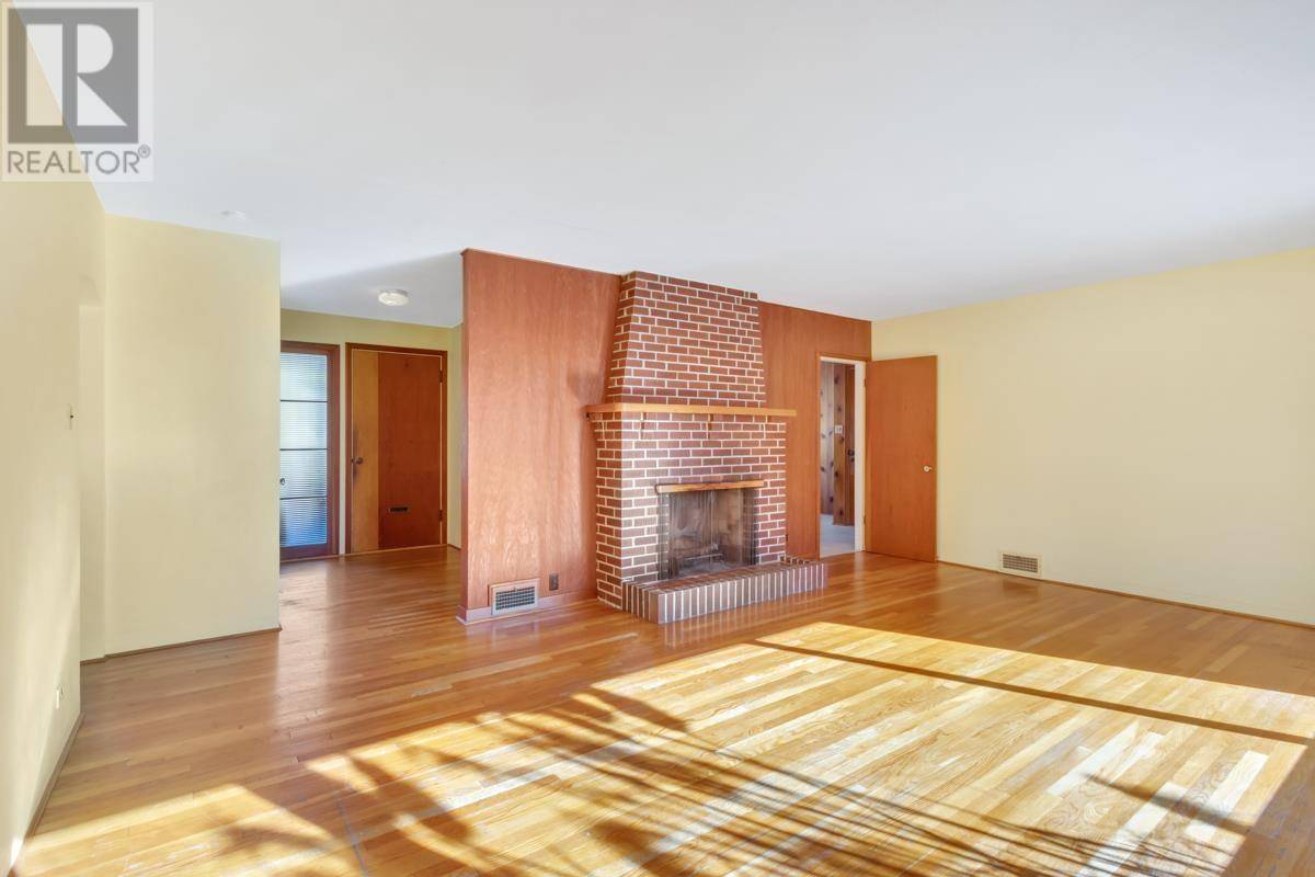West Vancouver, BC V7V1H6,4386 ERWIN DRIVE