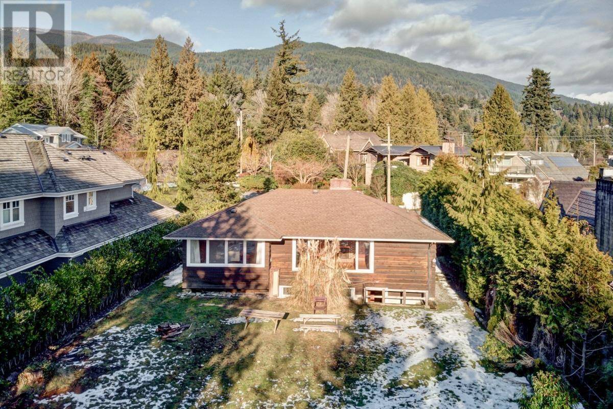 West Vancouver, BC V7V1H6,4386 ERWIN DRIVE