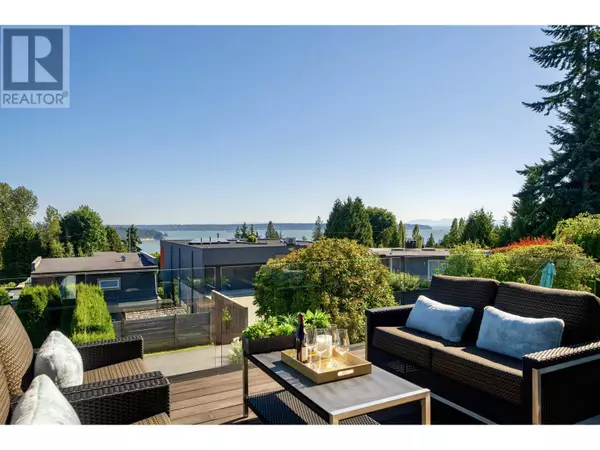 1138 PALMERSTON AVENUE, West Vancouver, BC V7S2J6