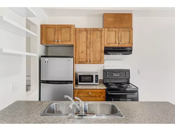 Surrey, BC V3T0A9,13277 108 #321