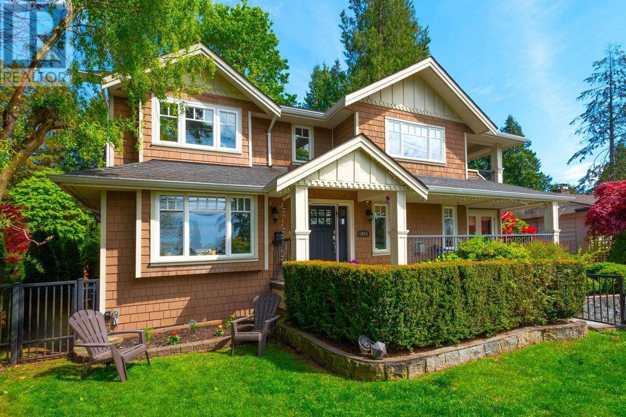 1050 11TH STREET, West Vancouver, BC V7T2M5