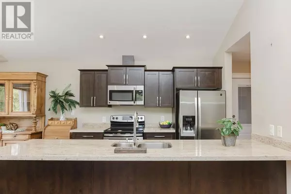 Gibsons, BC V0N1V8,518 SHAW RD #201