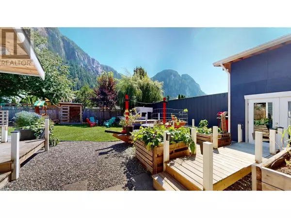 Squamish, BC V8B0W9,38302 HEMLOCK AVENUE