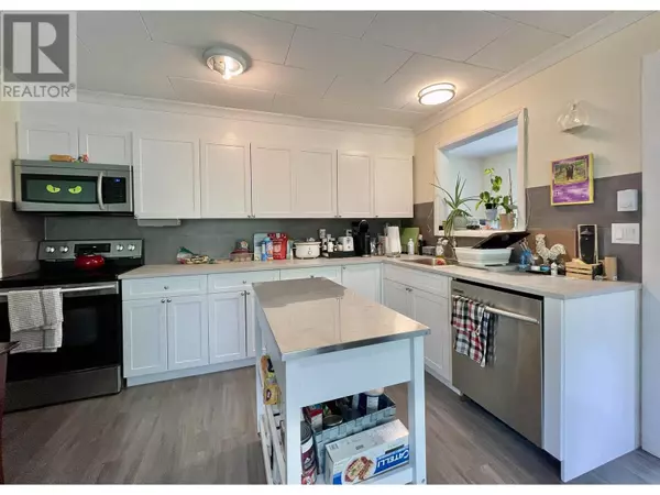 Gibsons, BC V0N1V7,847 PARK ROAD