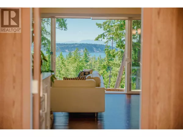 Halfmoon Bay, BC V7Z1B8,10825 WOOD BAY RIDGE ROAD