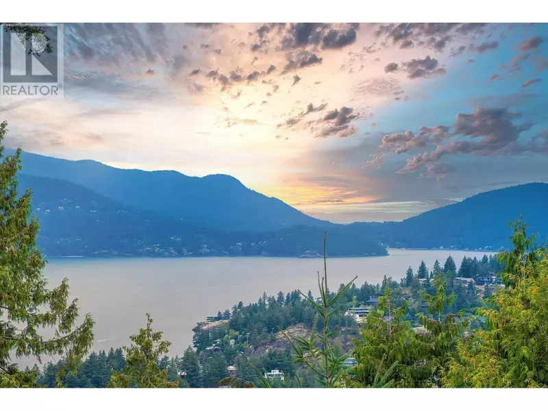 5343 MONTE BRE CRESCENT, West Vancouver, BC V7W3A7