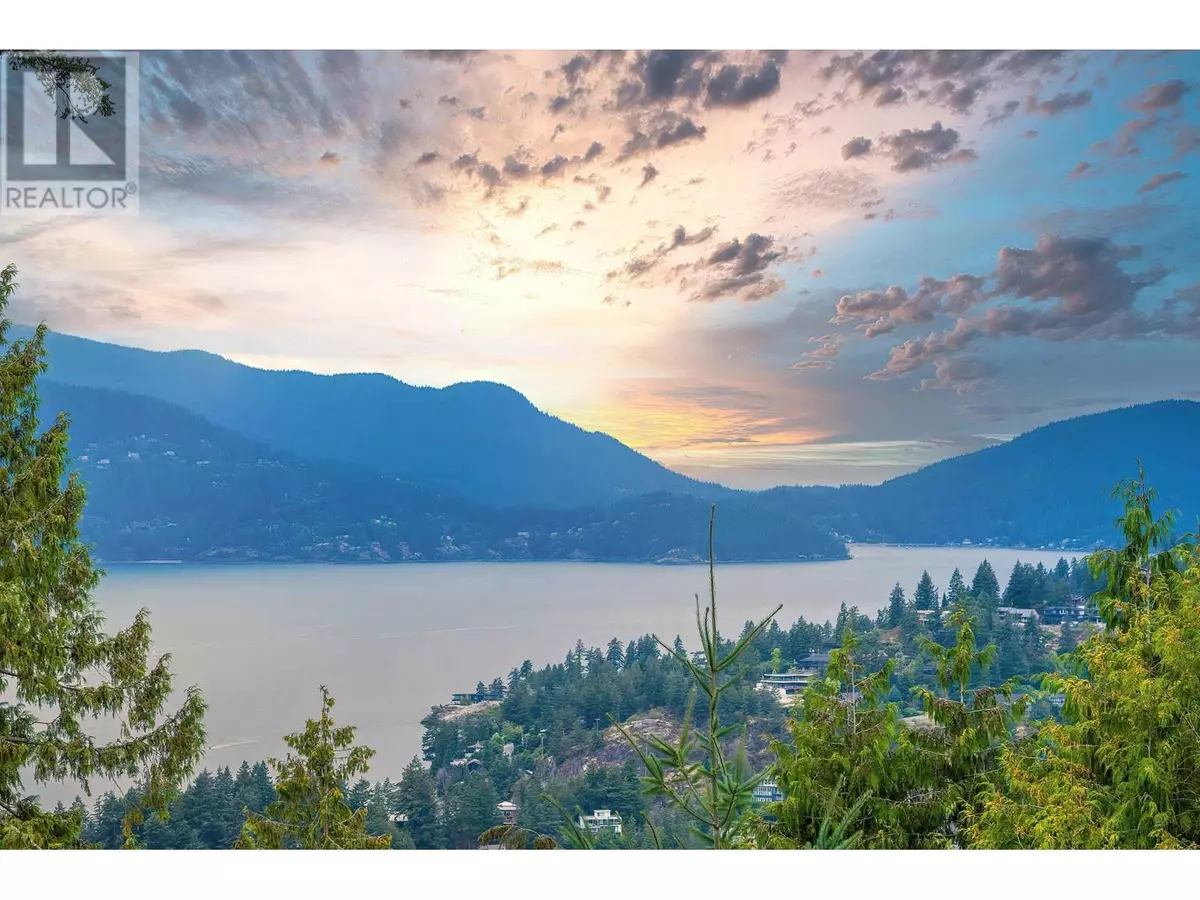 West Vancouver, BC V7W3A7,5343 MONTE BRE CRESCENT